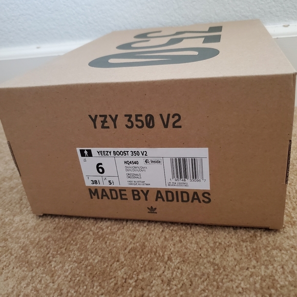 Yeezy 350 v2 Onyx - Picture 6 of 8